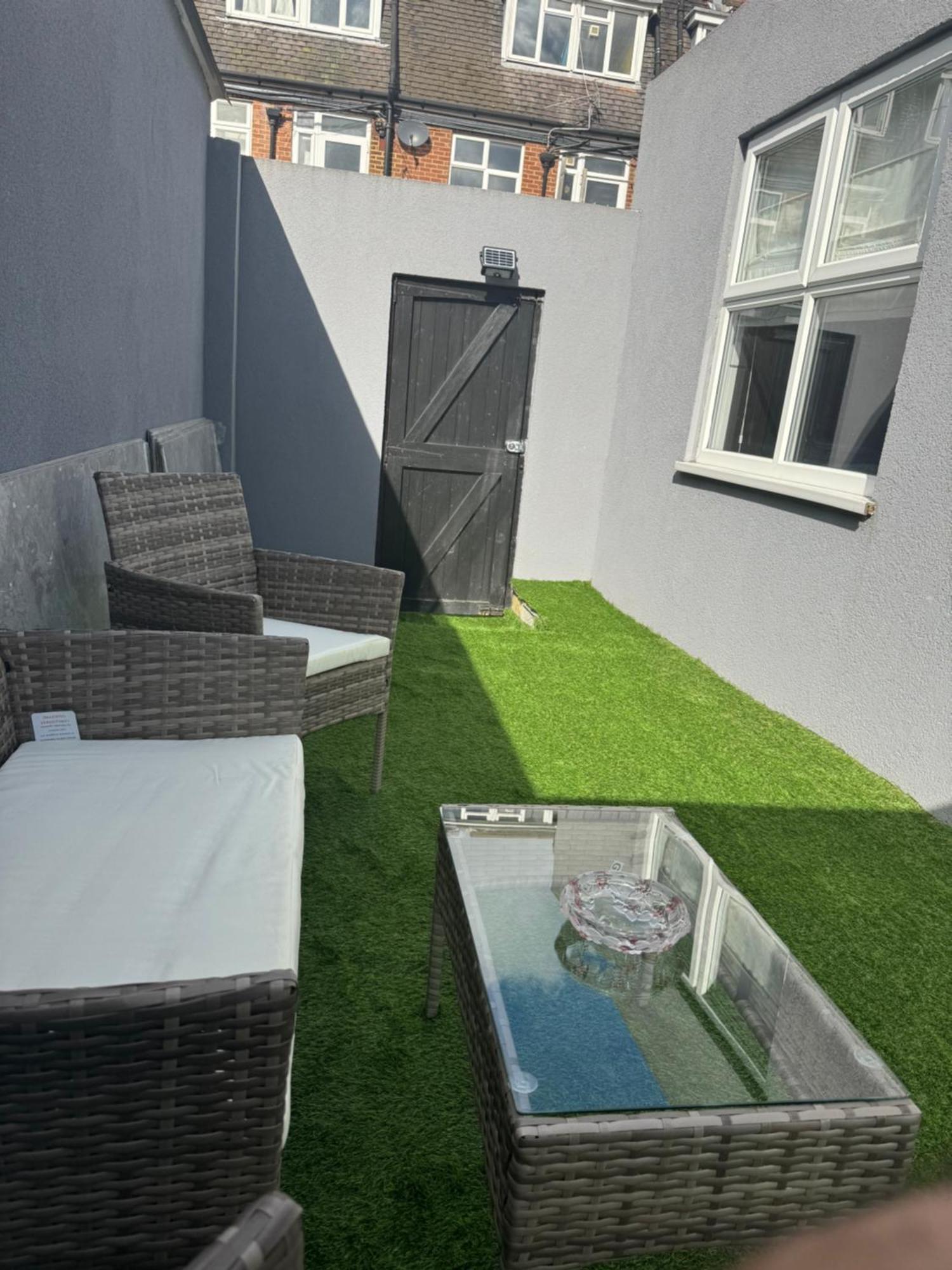 Newly Built Modern Studio House With Free Parking Londres Exterior foto