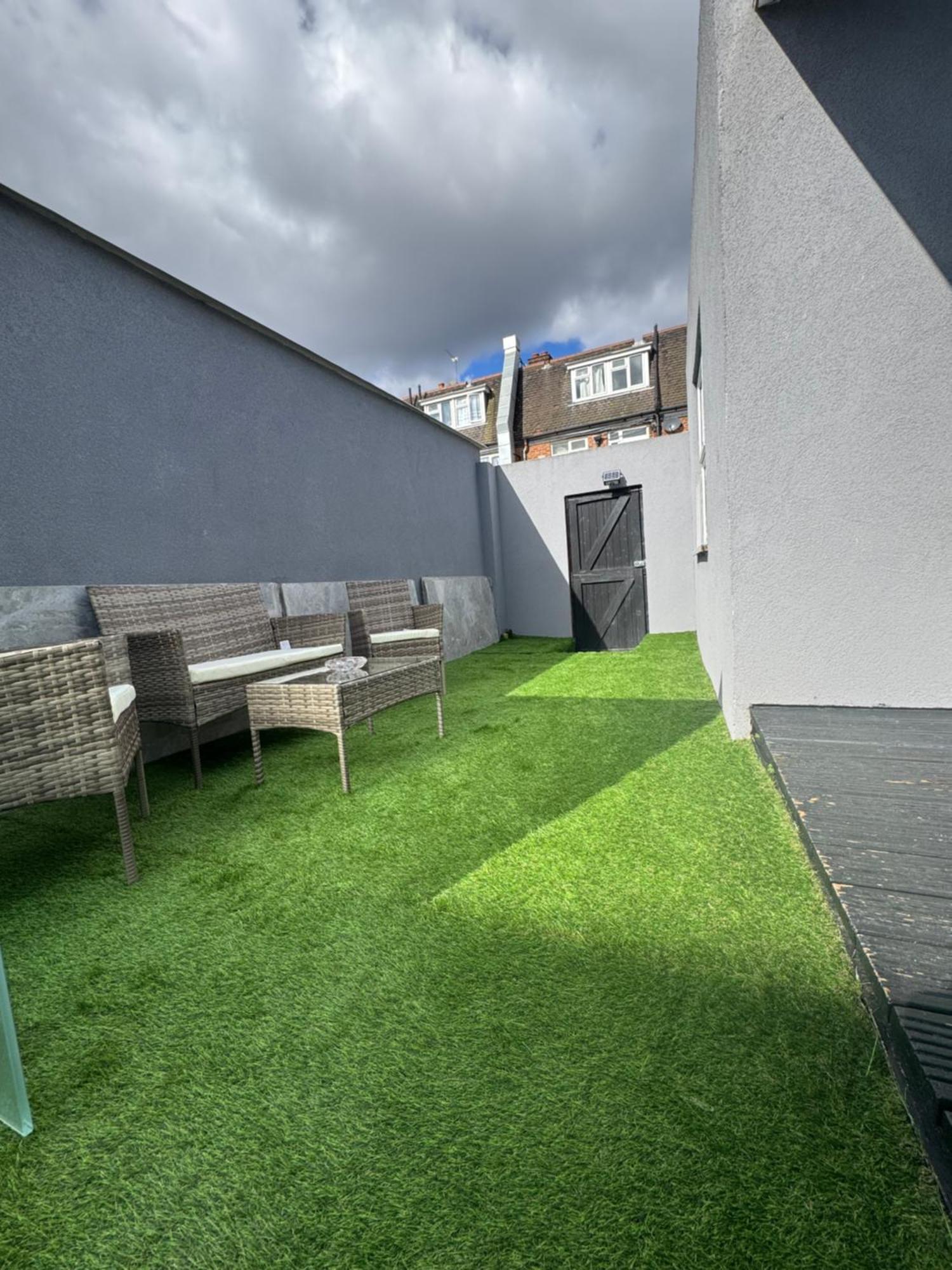 Newly Built Modern Studio House With Free Parking Londres Exterior foto